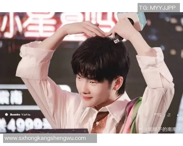 帅气足球球星集结，九宫格展示超燃瞬间，谁是你的心动之选