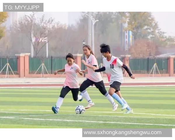 聚焦足球球星帽子文化探索时尚与绿茵激情完美融合