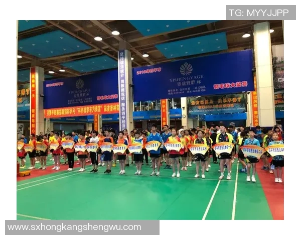 帅气足球明星风采尽显，激情四射的运动瞬间定格永恒荣耀