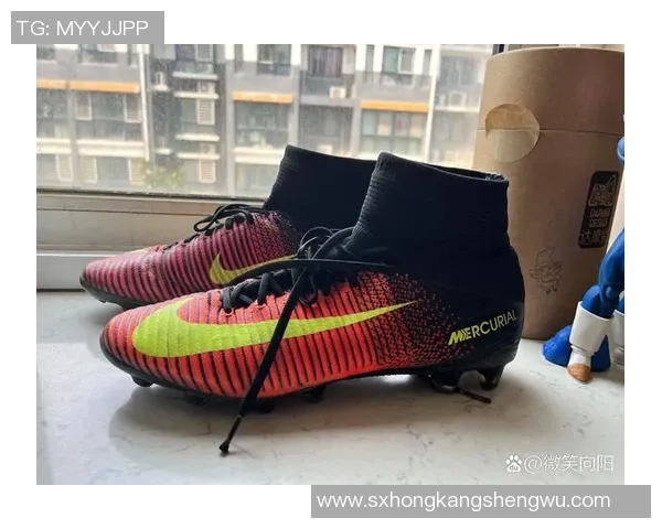 如何查看球星穿着的足球鞋款式及购买途径详解